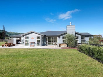 Stylish Family Living in The Poplars