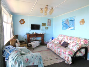 Kiwiana Lives Here