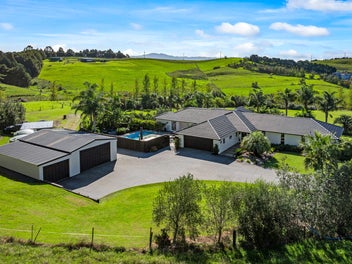 Matakana Coast Hideaway with Resort-Style Appeal