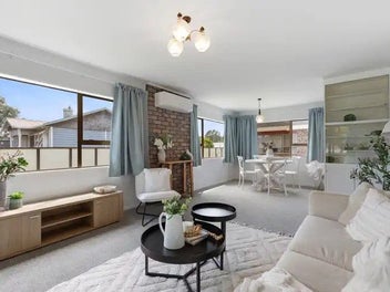 Central, Refurbished & Low Maintenance