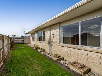 Sunny, Tidy And Ready To Move In!