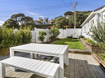 CHARMING SOUTH COAST LIVING