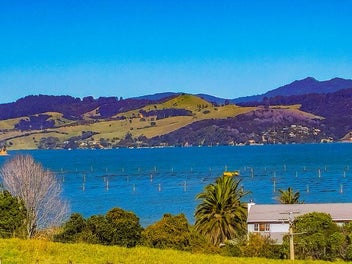 Panoramic Harbour Views.