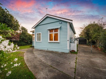 Parkside Perfection - Convenience & Charm