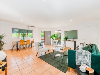 Fantastic Little Suntrap - Seriously Selling!
