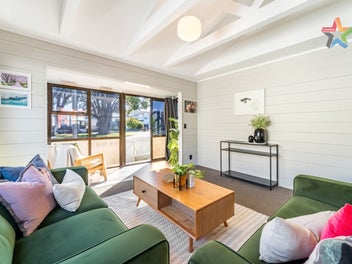 DELIGHTFUL AND COSY WITH GARAGE