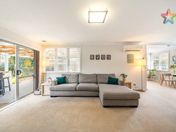 AVALON, LARGE LIVING,DOUBLE GARAGE!