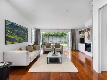 Exceptional oasis in the avenues