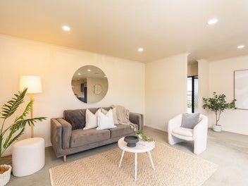 Charming Brick & Tile Home - Walk to Kamo Village