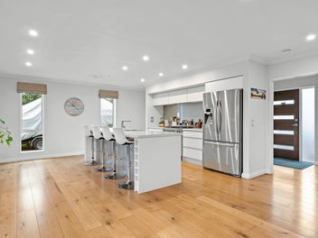 Peace, Privacy & Perfect Family Home on Woodstock!