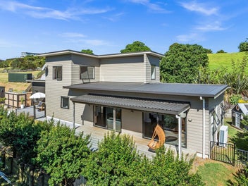 Walk to the beach and village - ideal location