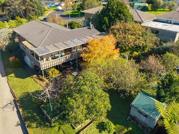 Size, Location and Opportunity all in one!