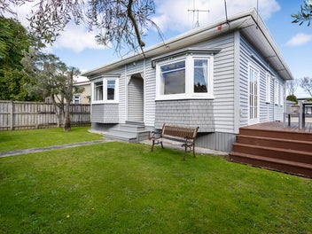 Character & Charm Cutie! Centrally Located