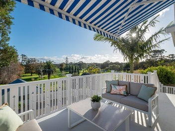 Narrow Neck Beach Bungalow + Cottage