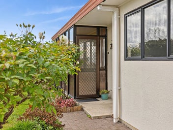 Effortless living in a bright, spacious unit