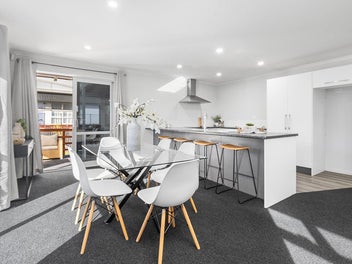 Modern Family Living - Close to the beach!