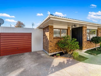 Brick Beauty with Exclusive Garden