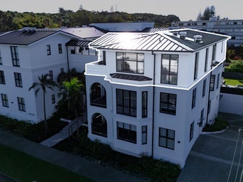 Owners southward bound - make your offer today!
