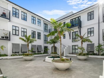Owners southward bound - make your offer today!
