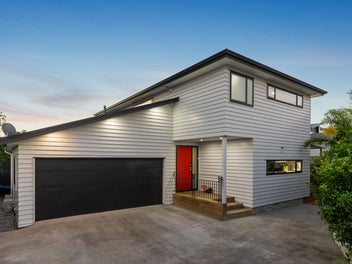 Near New Contemporary Elegance
