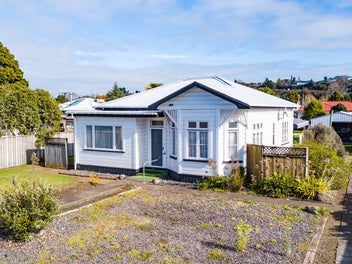 Charming 1910s Villa in Taumarunui Awaits You!