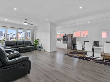 MUST SELL IN NOVEMBER, OR WILL BE RENTED. CALL ME!