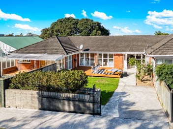 Charming Brick and Tile home in One Tree Hill