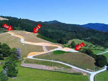 PRIME WAINUI BLOCKS WITH BREATHTAKING VIEWS