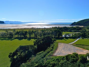 PRIME WAINUI BLOCKS WITH BREATHTAKING VIEWS