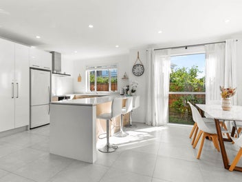 Modern Family Home in Prime Swanson Location