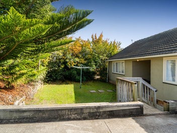 A DEFINITE DOER-UPPER !! $695,000
