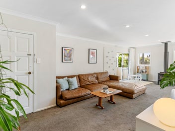 Cosy Cottage with Big Potential