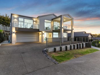 Luxurious Multi-Generational Haven