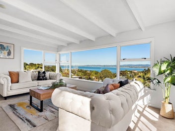 Spacious Family Home, Ocean Views & Holiday Appeal