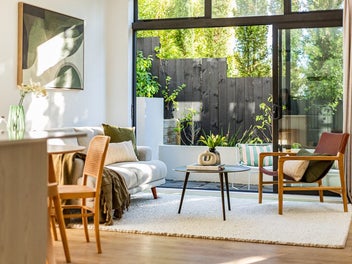 Architectural Excellence in Prime Fringe Location