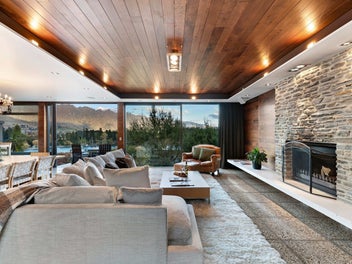 A Rare Central Queenstown Residence