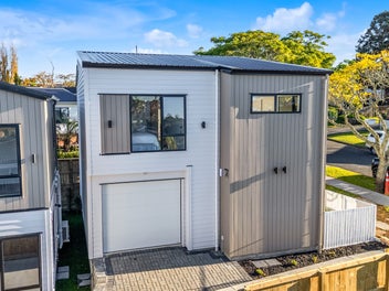 Sunny, Stand-Alone & Stylish in Central Howick