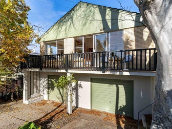Sunny 1970's Retro Retreat With Huge Potential