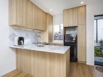 Handy & Easy Lifestyle at Park Avenue!