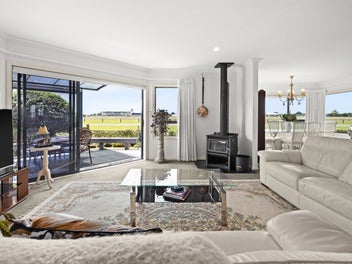 Picture-perfect racecourse retreat
