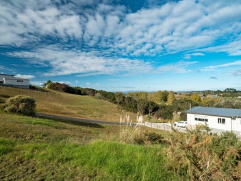Prime Coastal Section: Sun, Sea Views & Location
