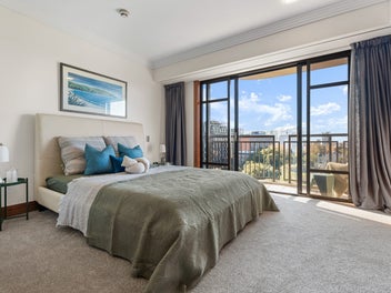 Premium Parkside Position