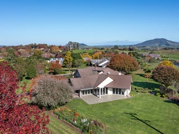 Stunning Views and Spacious Living in Te Awamutu!