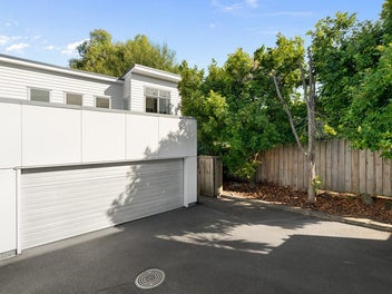 Private Parkside Paradise