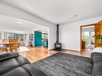 Spacious Family Home in Sought-After Raumati Beach