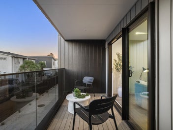 Freehold, Spacious & Stylish