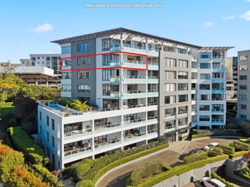 Sea Views & Sun – Your City Retreat