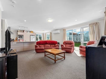 Modern 4 Bedroom Home in Prime Location!