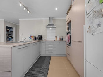 Modern 4 Bedroom Home in Prime Location!