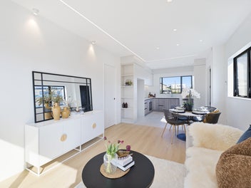Freehold Brand-New Coastal Home in Hobsonville